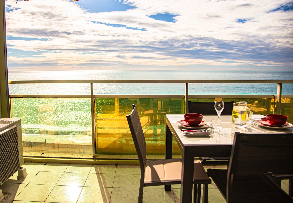 Panoramic balcony apartment