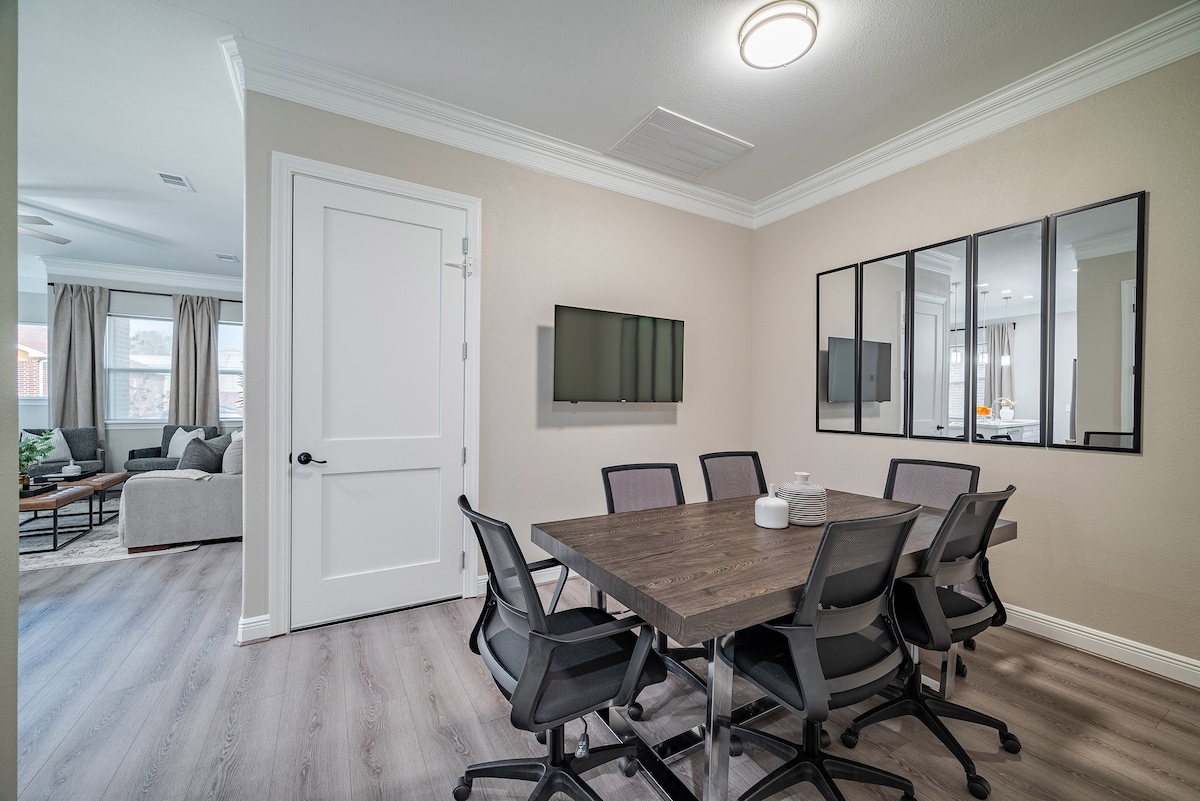 Large Conference Room|Pet Ok|Private Yard|Gated