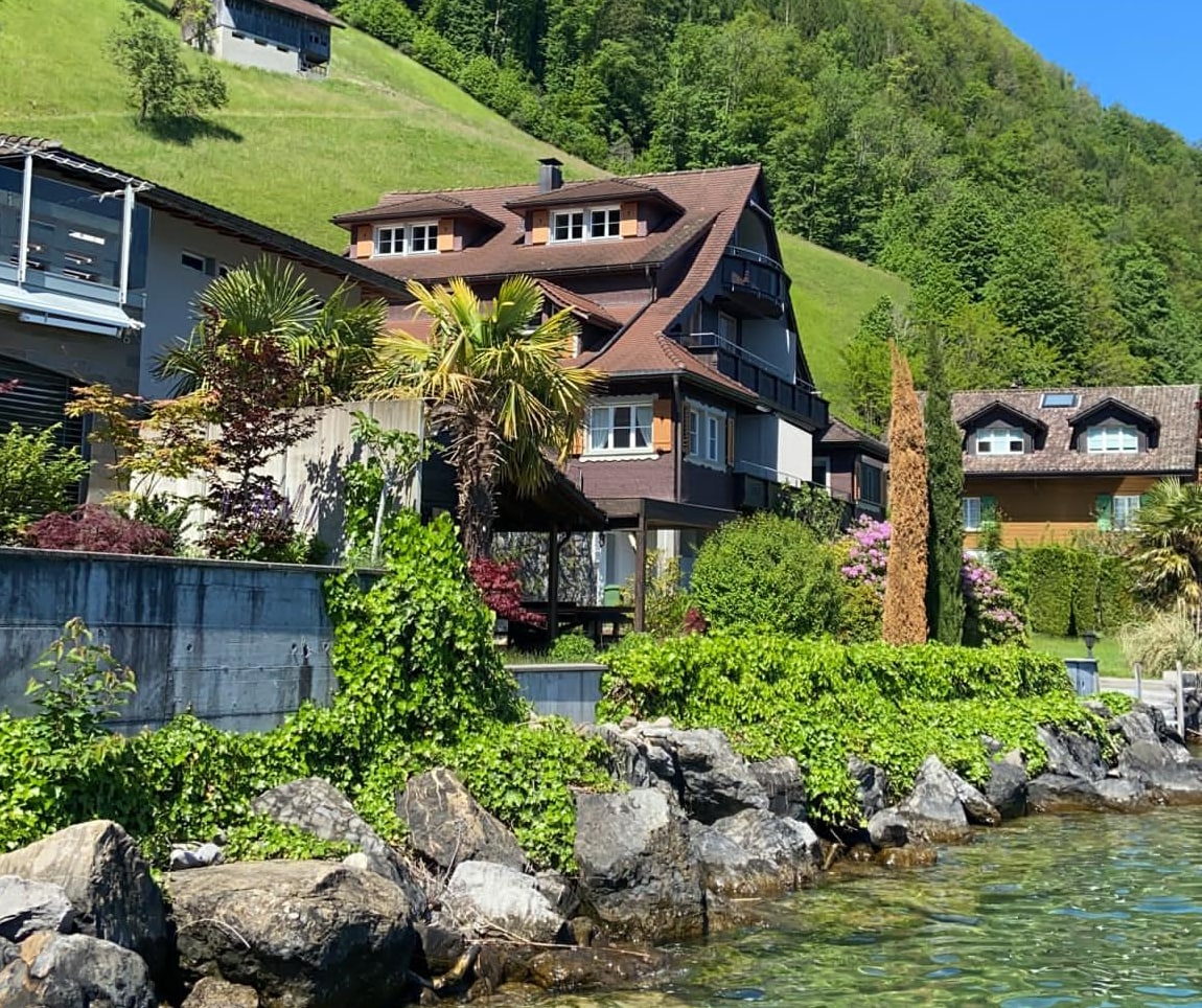 Grosse 2,5 Zimmer Wohnung direkt am See