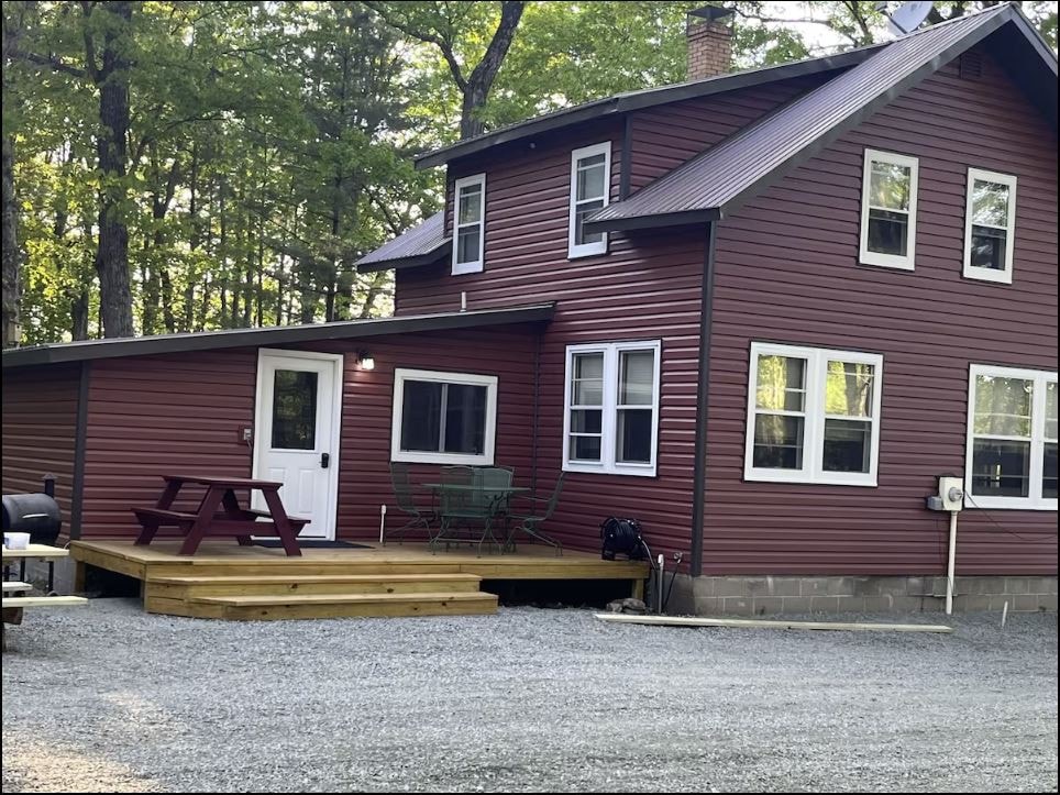 Arbutus Waterfront Cabin for a Group