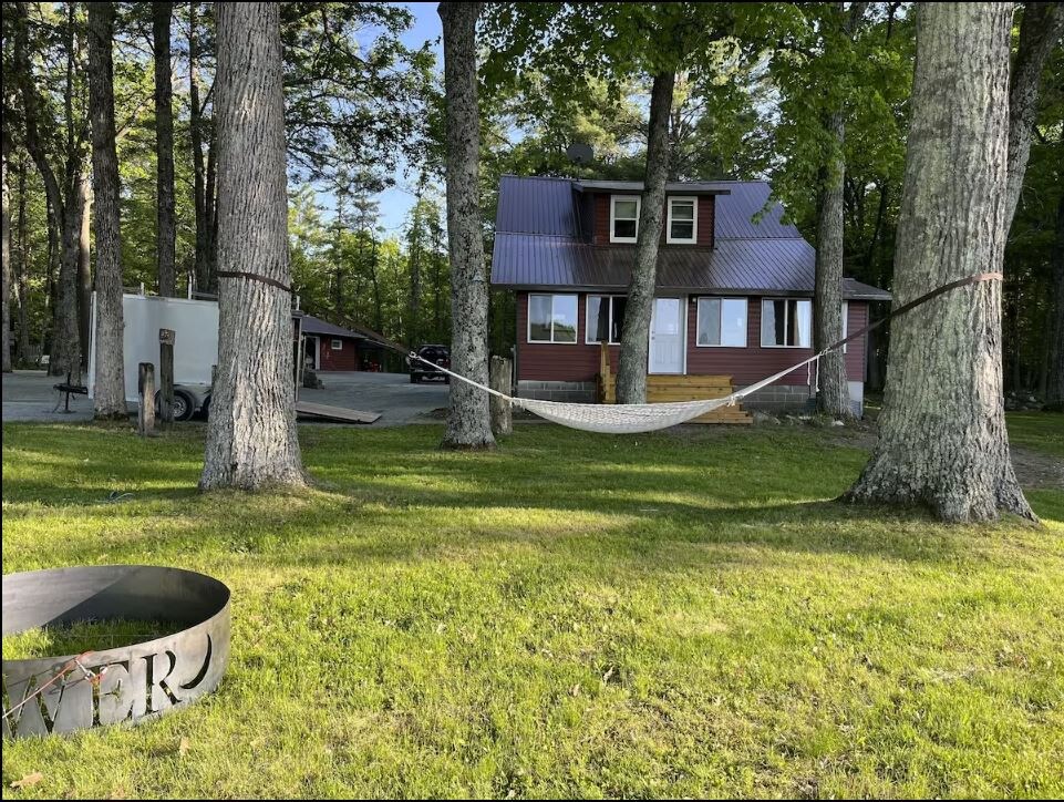 Arbutus Waterfront Cabin for a Group