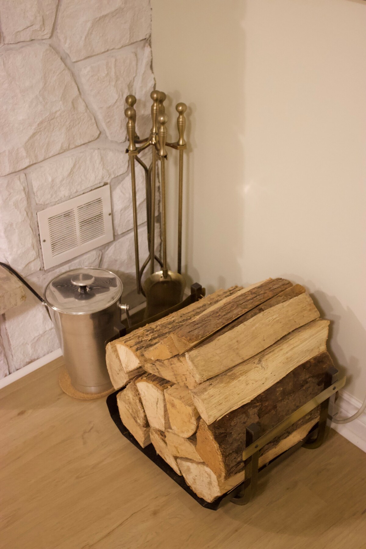 木质壁炉-雪松套房