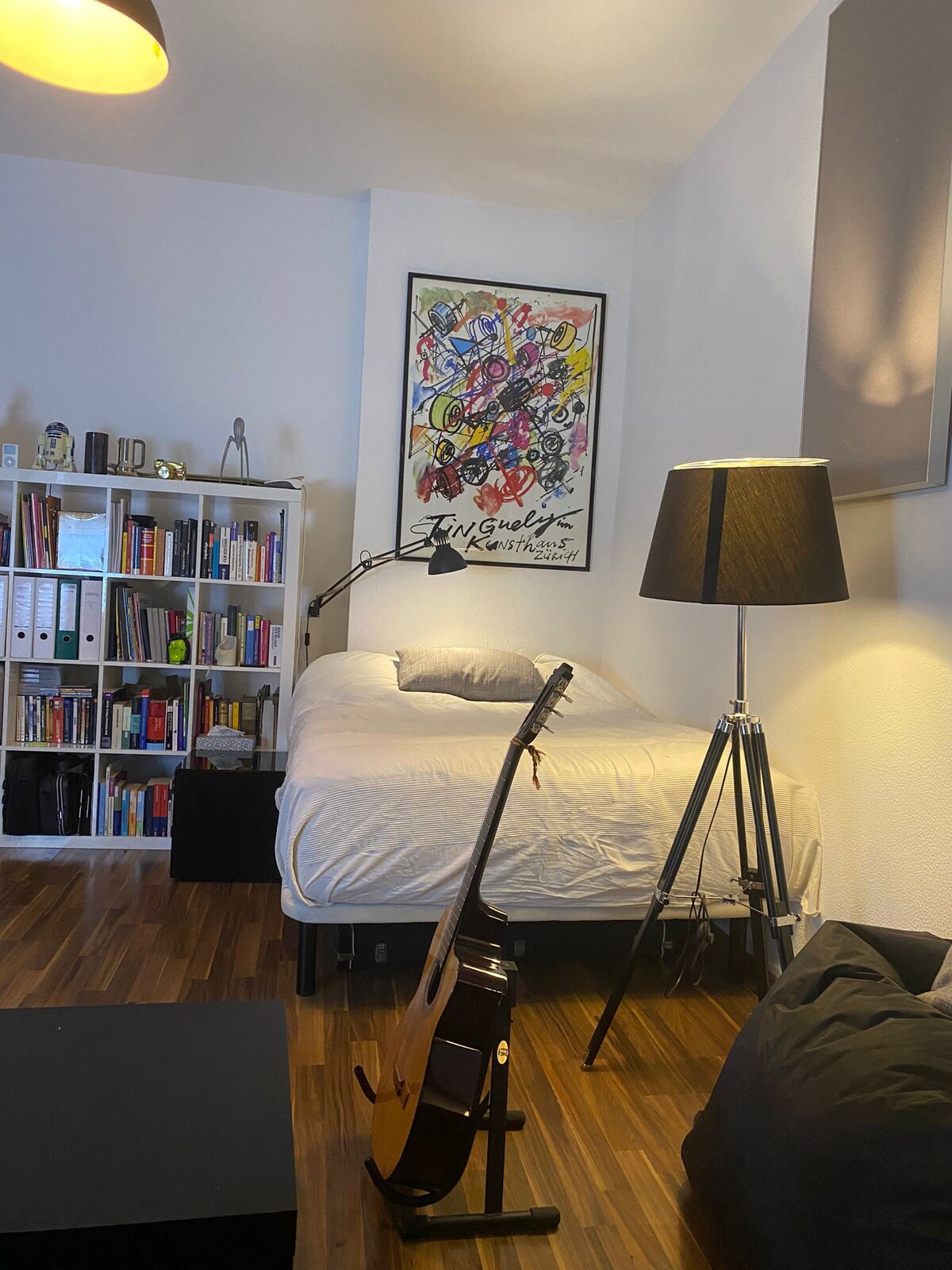 central and cozy 33q apartment