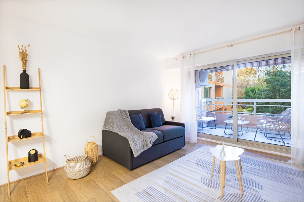 Renovated Apartment - Terrace - Free Parking