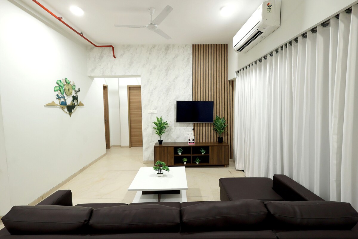 Sunny 3 BHK HomeSuite - Reliance Coprorate公园
