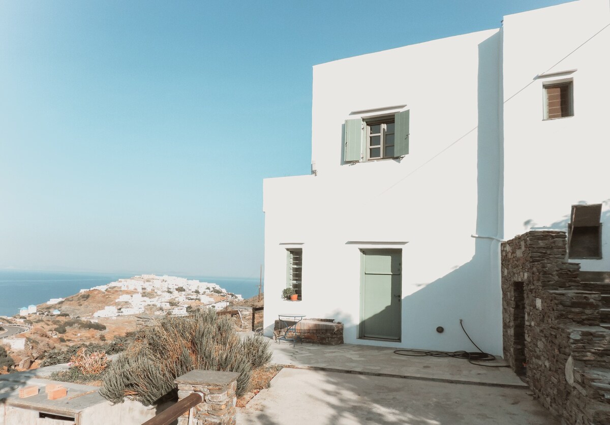 Klimati 1, a cycladic house with unique view