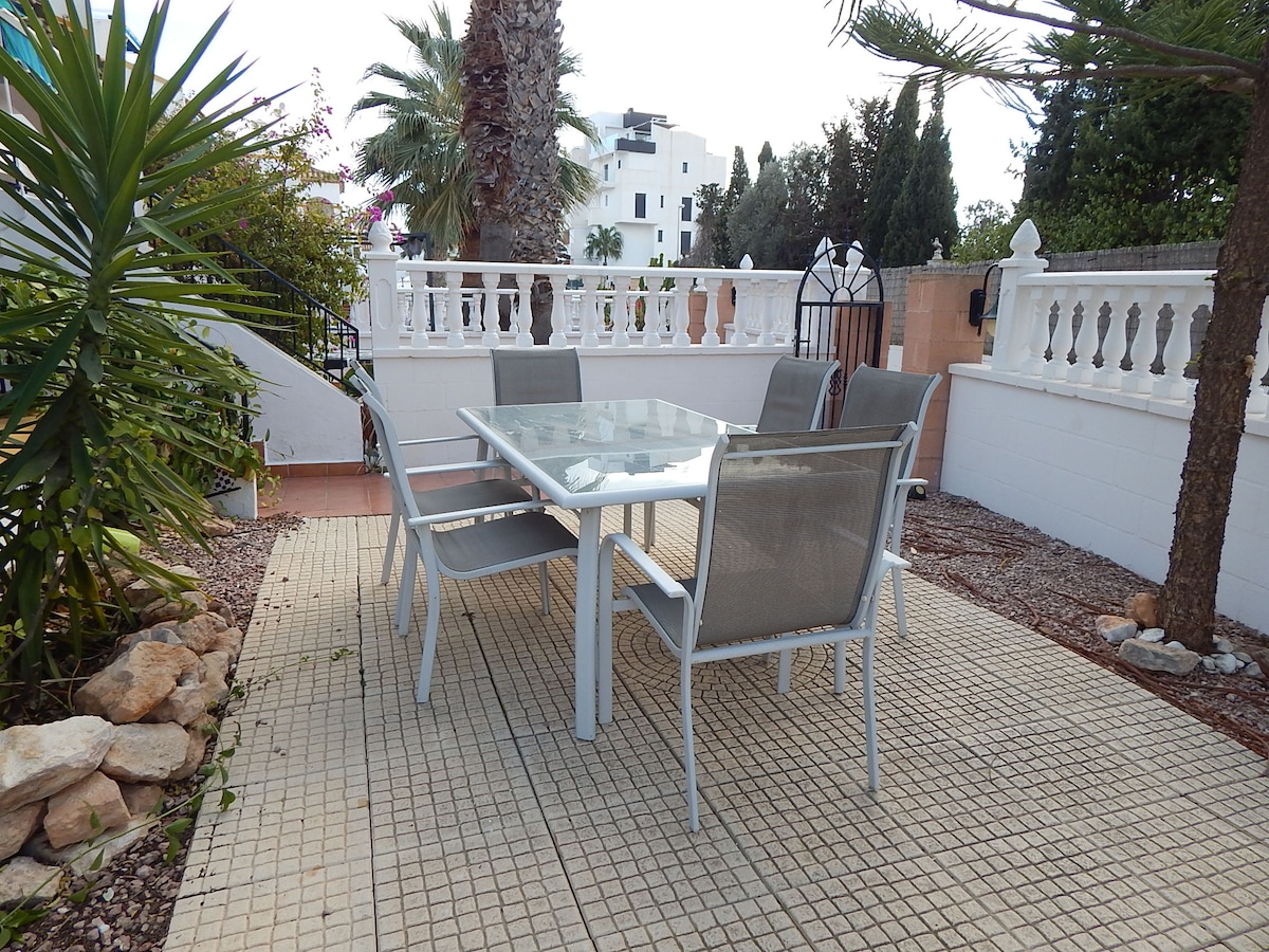 Stylish apartment, peaceful setting in Los Dolses