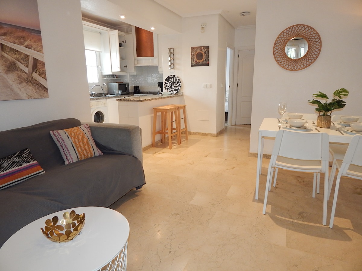 Stylish apartment, peaceful setting in Los Dolses