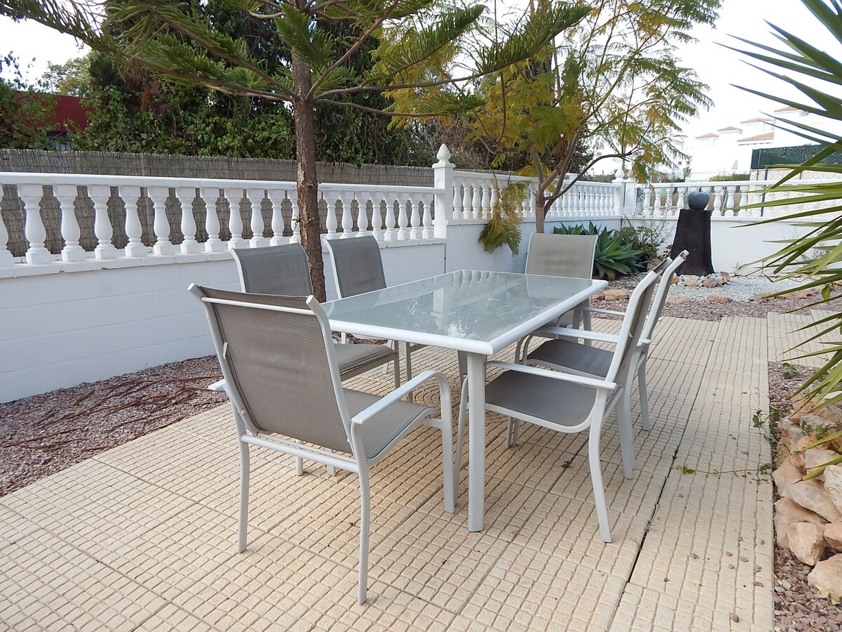 Stylish apartment, peaceful setting in Los Dolses