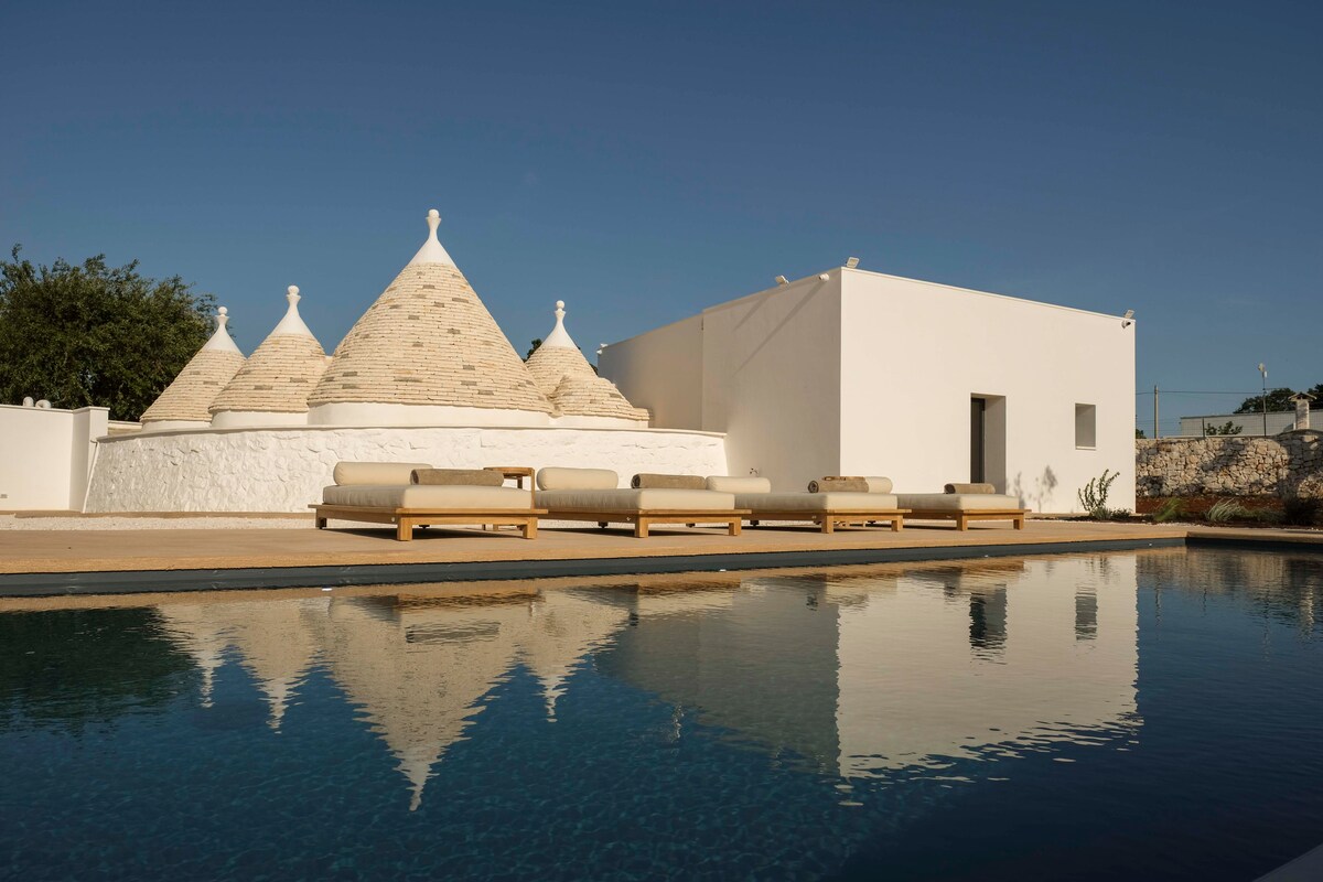 Stylish trullo house with stunning infinity pool