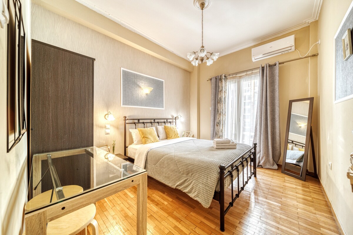 Modern antique 3bedroom apt@ 200m Acropolis metro