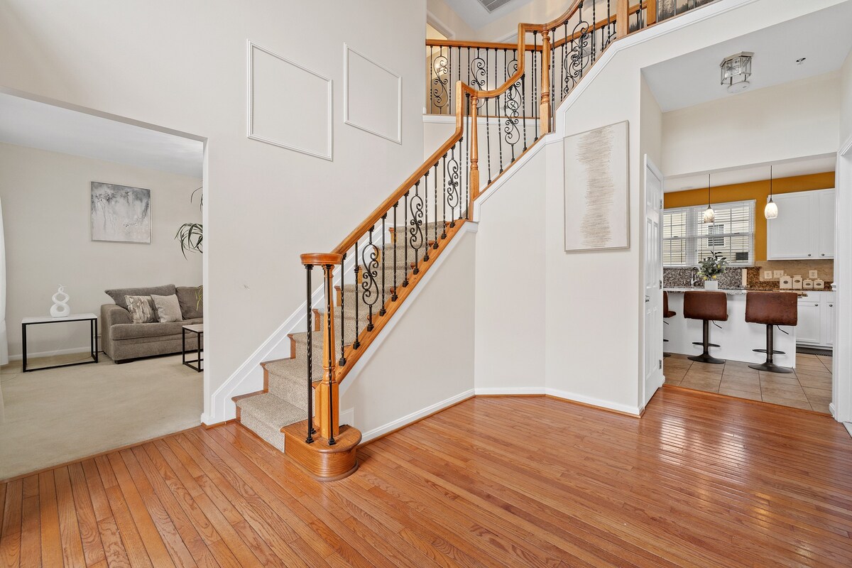 Spacious Luxury Home Near DC & close to Metro Stn.