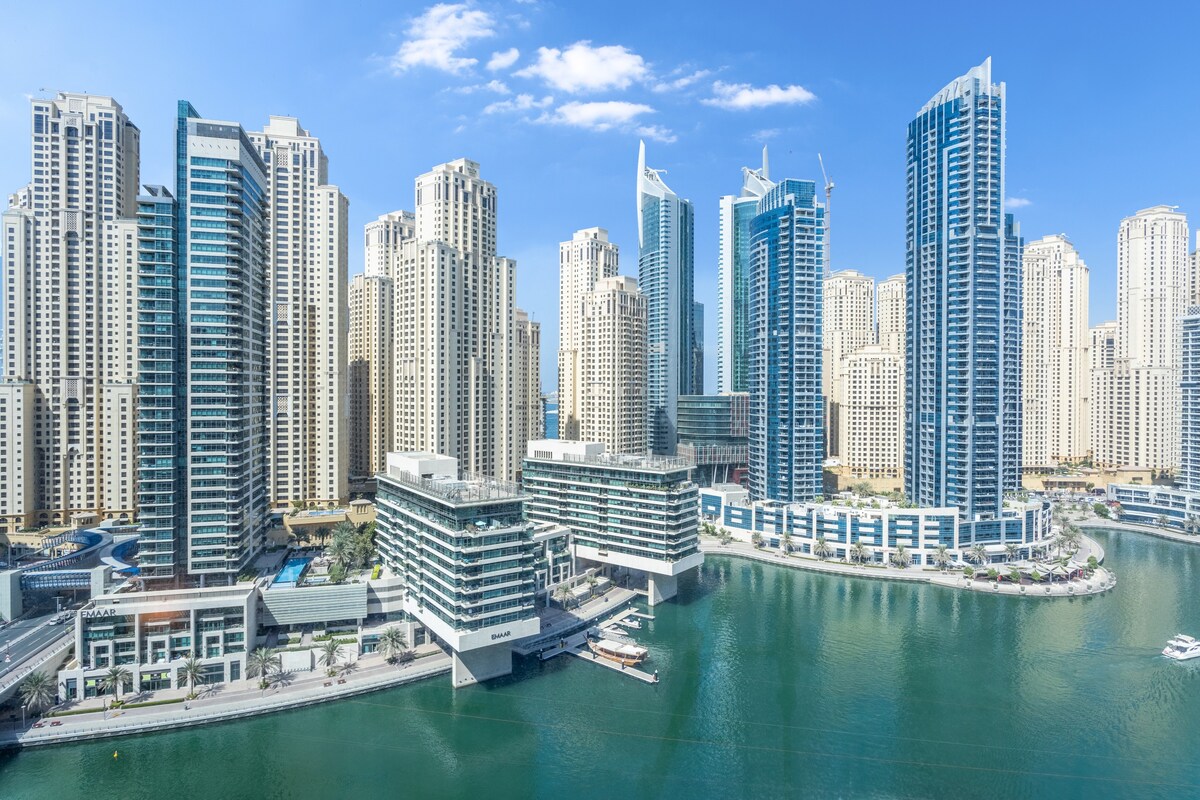 Connection to Dubai Marina Mall, Lux 1BR in Marina
