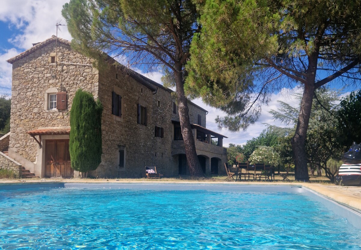 Lâchez prise dans un mas authentique avec piscine