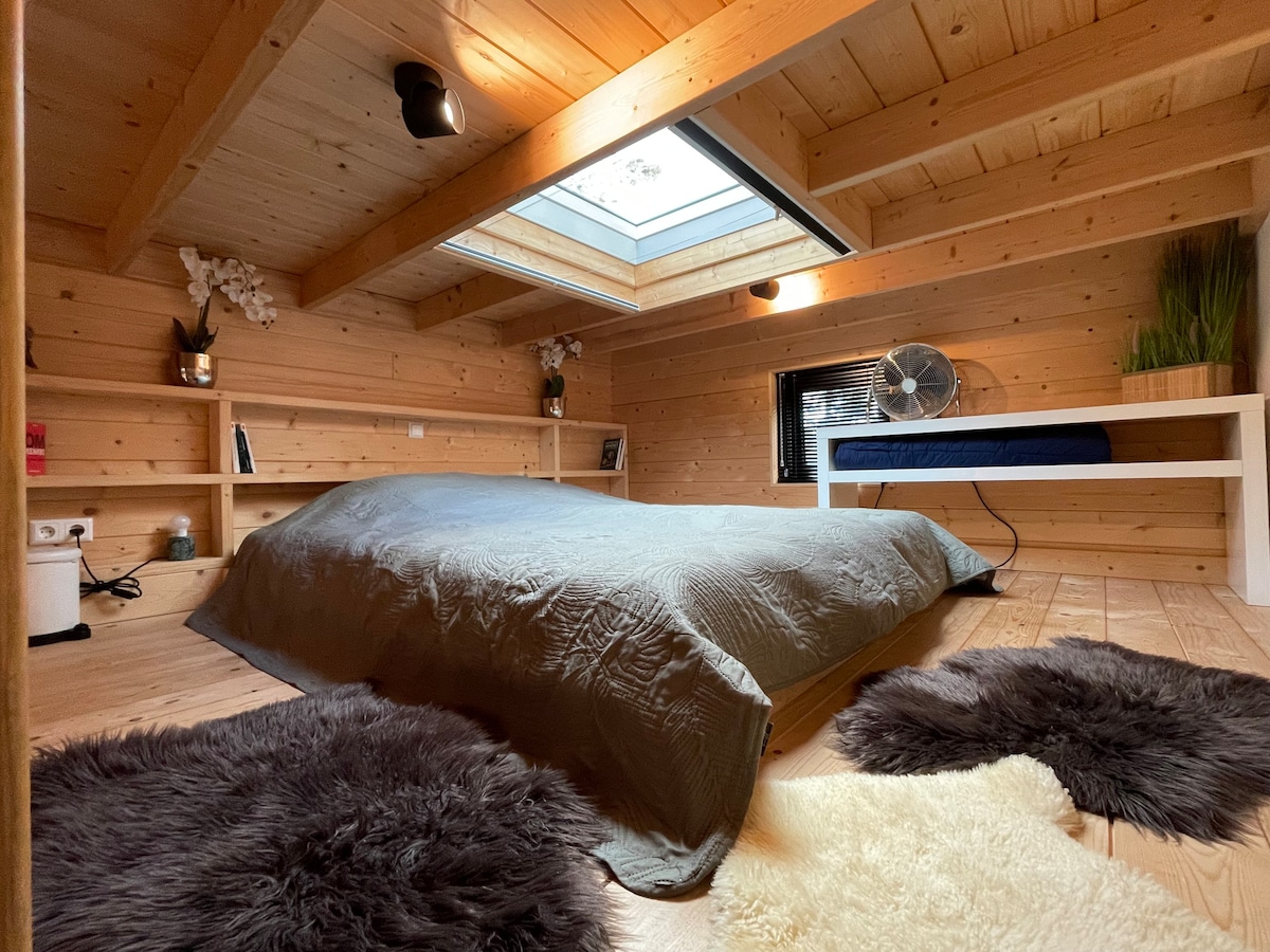 Tiny House 'Groot Geluk' met Hottub!