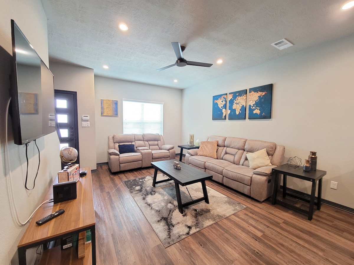 2B/2.5B Executive Apt near TAMU