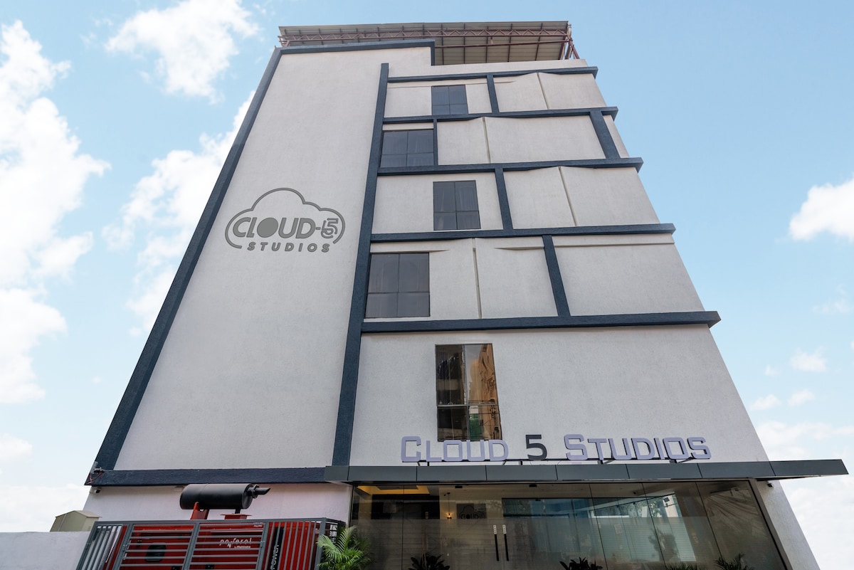 Cloud 5 Studios - Premium Hotel