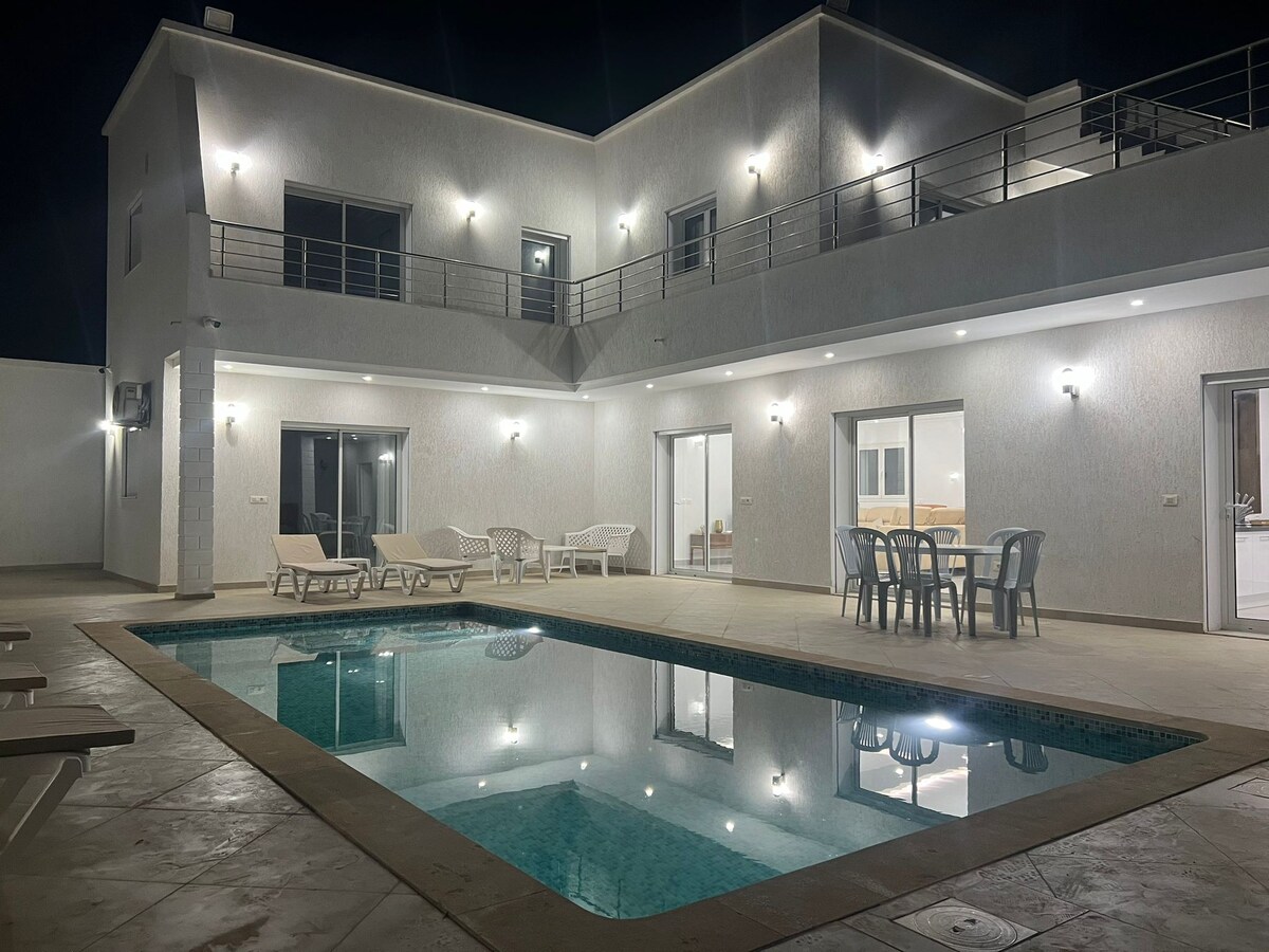 "Villa Emma" Superbe villa récente avec piscine