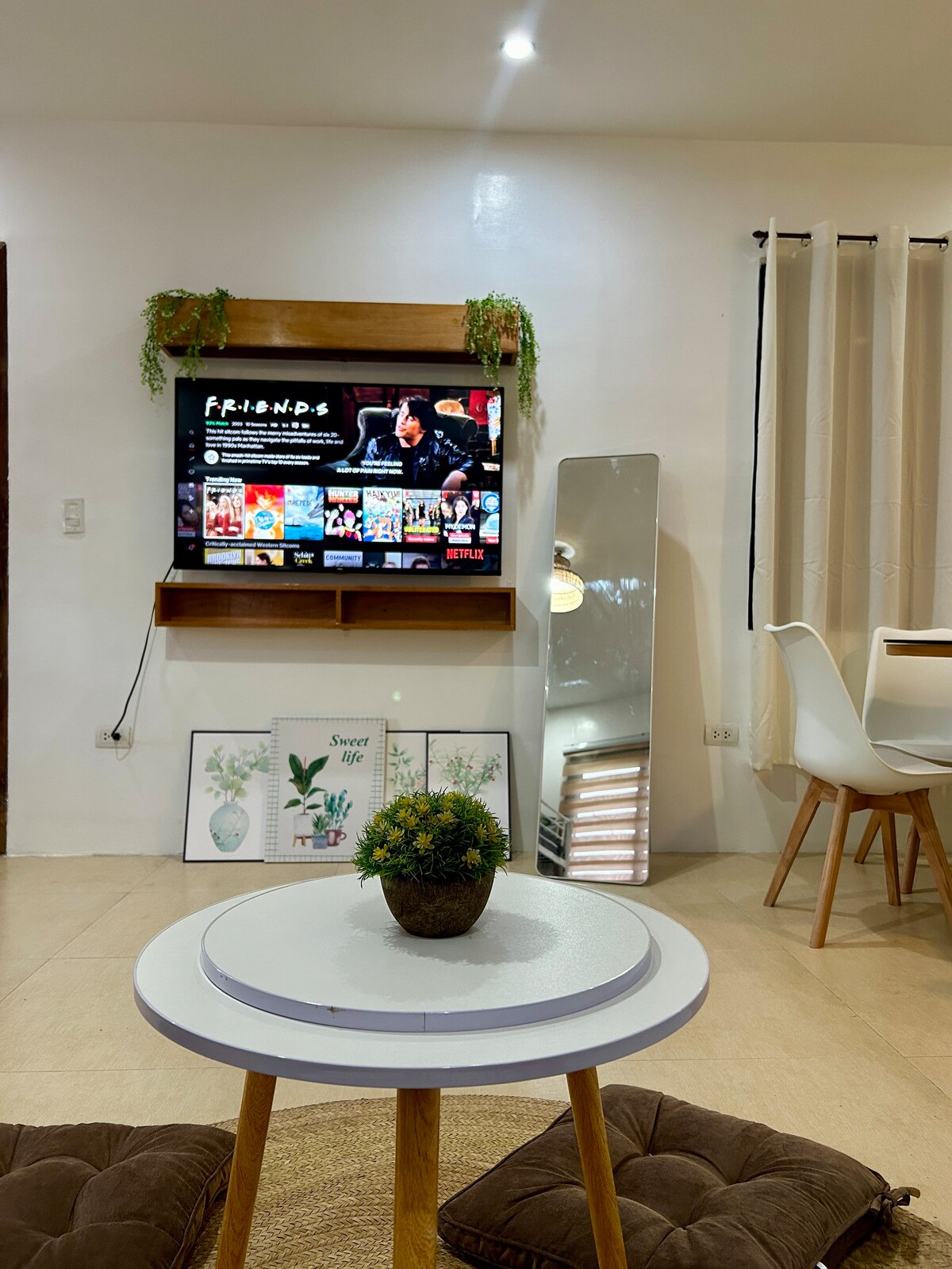 Tagaytay Big Studio w/ 50” TV+Netflix+Wifi+Coffee