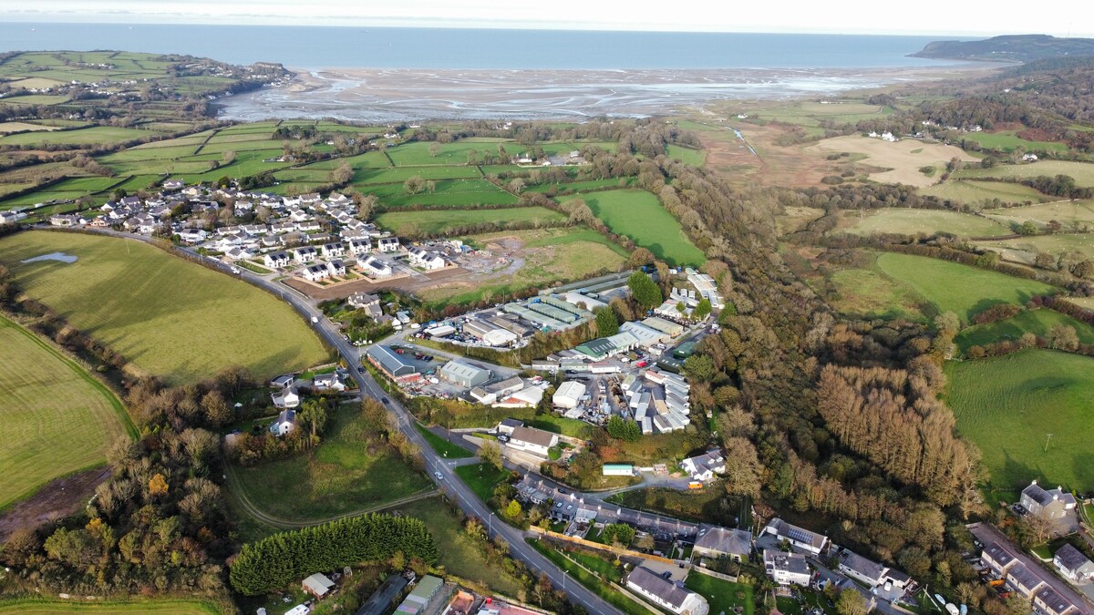 Modern Welsh cottage moments from the beach