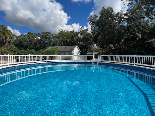 Florida Farmhouse! In town nature and seclusion.