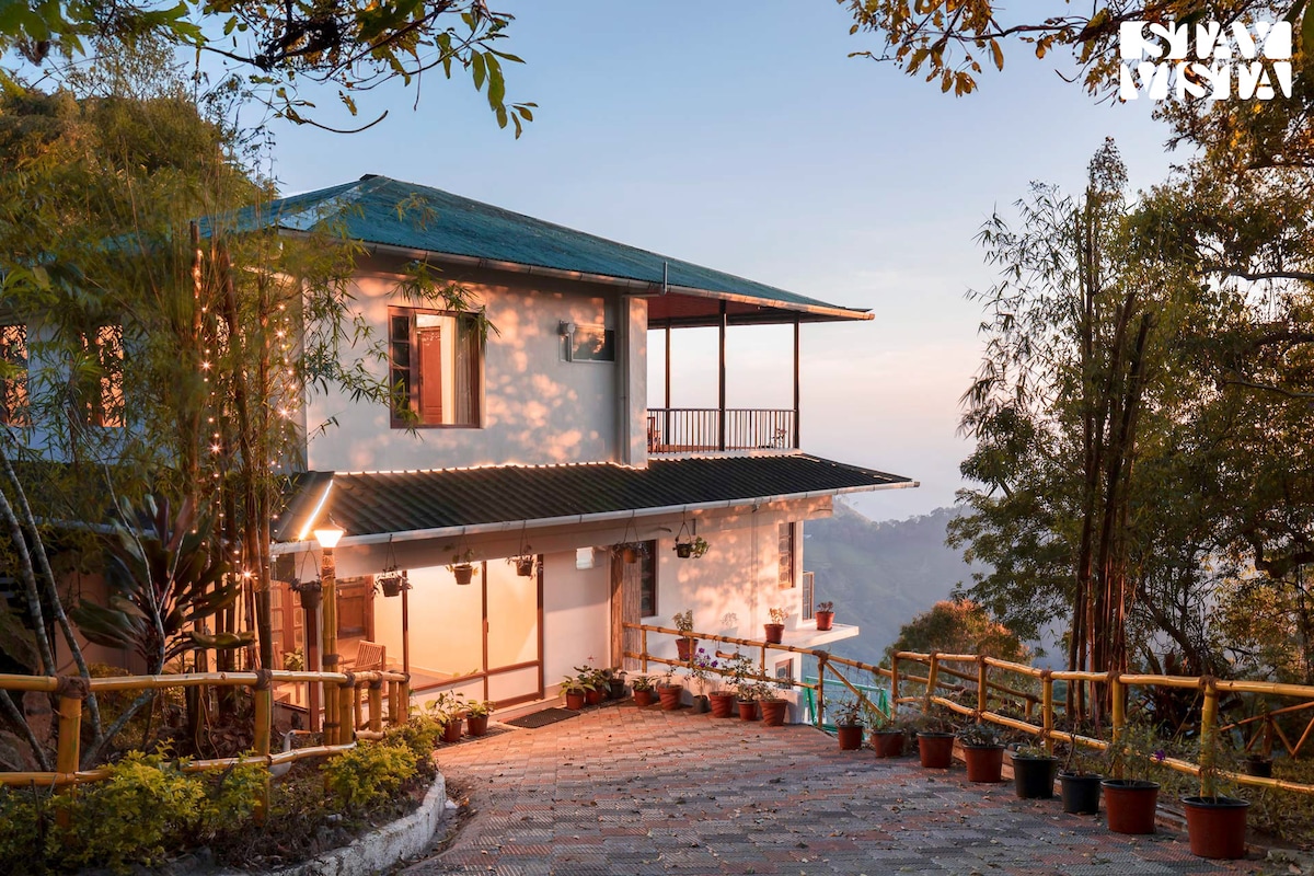 4BHK Vale Echoes w/ Breakfast & View @ Munnar