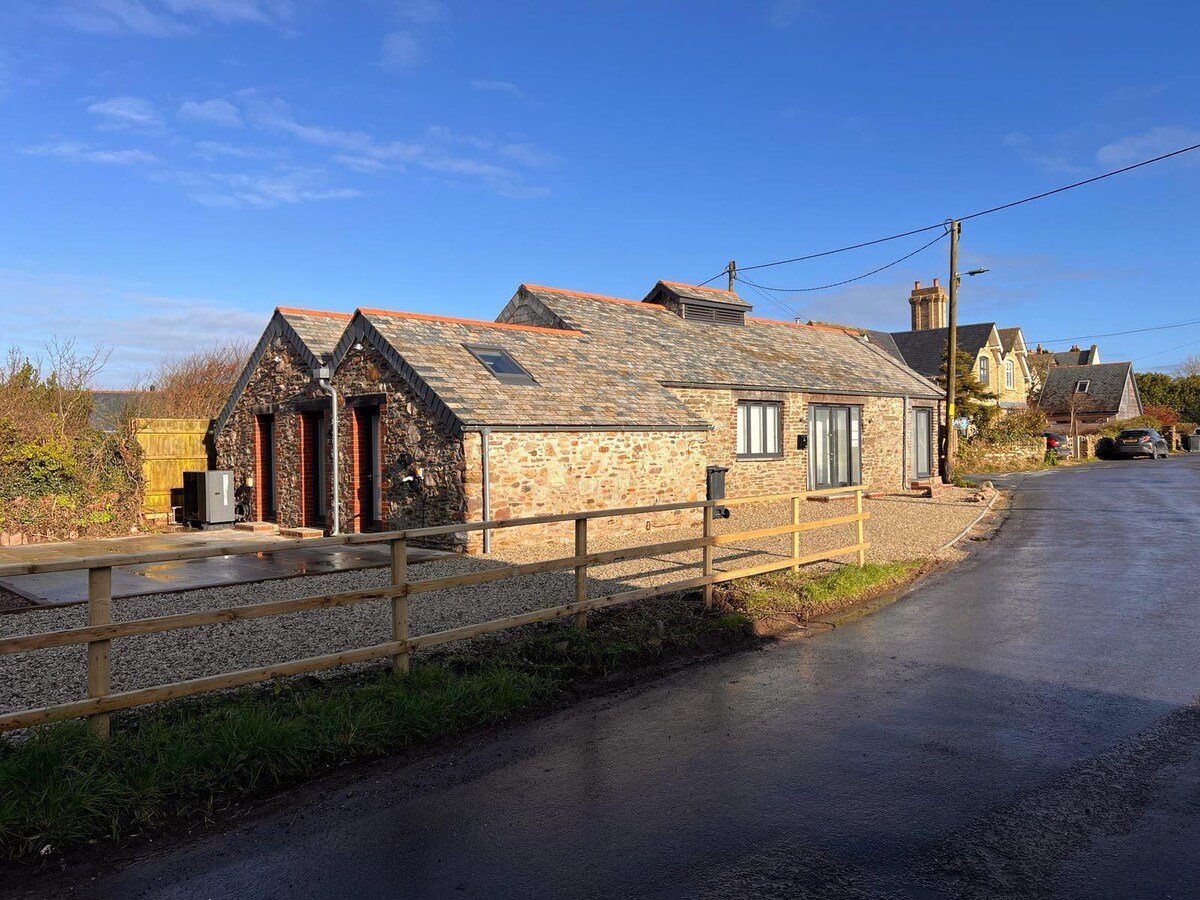 Surf's Up! 3 Bed Barn close to Mothecombe Beach
