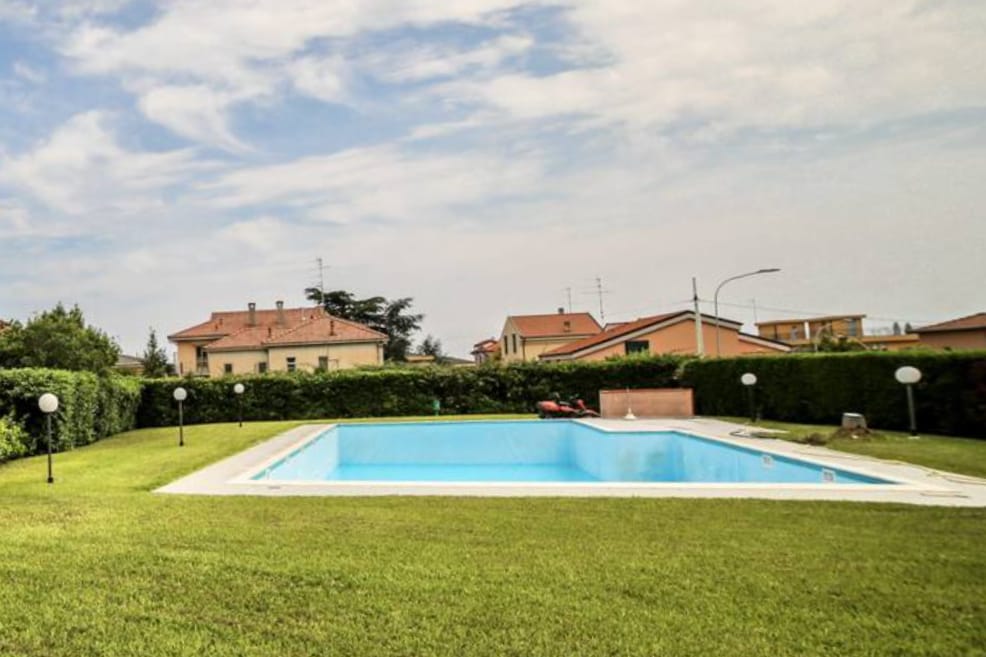 Two-room flat with Pool, Garage, and A/C