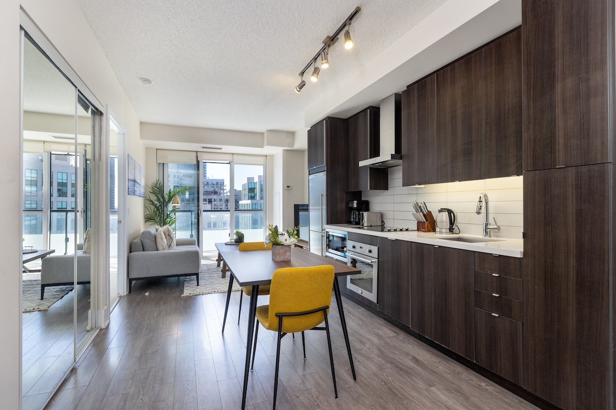 Stylish Condo Near CN Tower