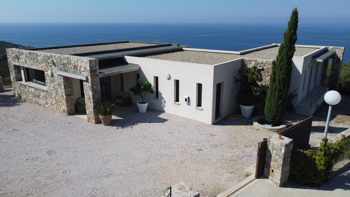 Villa d'architecte avec vue mer