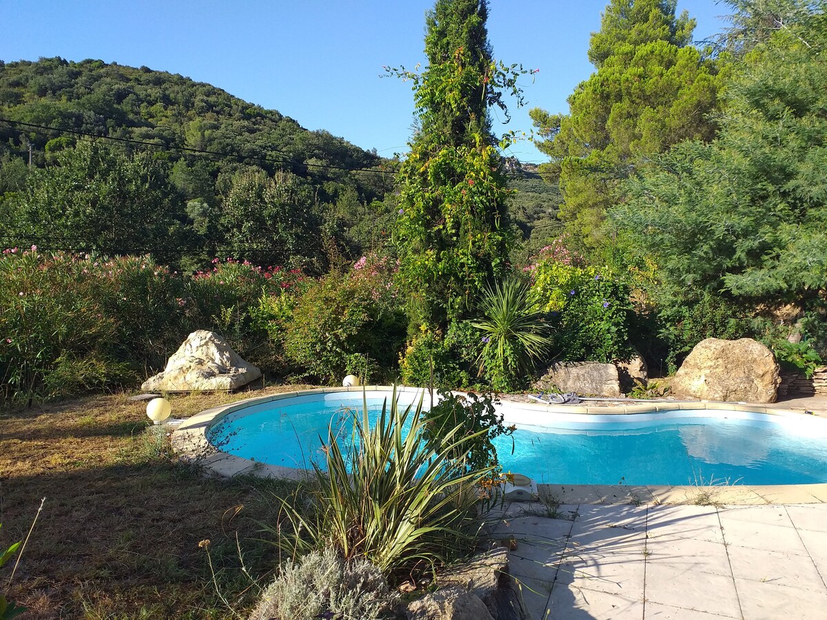 Maison avec piscine à Cabrieres