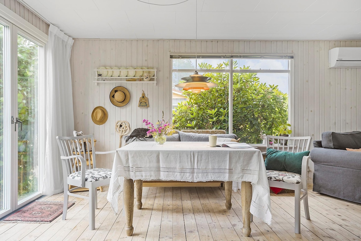 Det skønneste sommerhus lige ved strand & skov