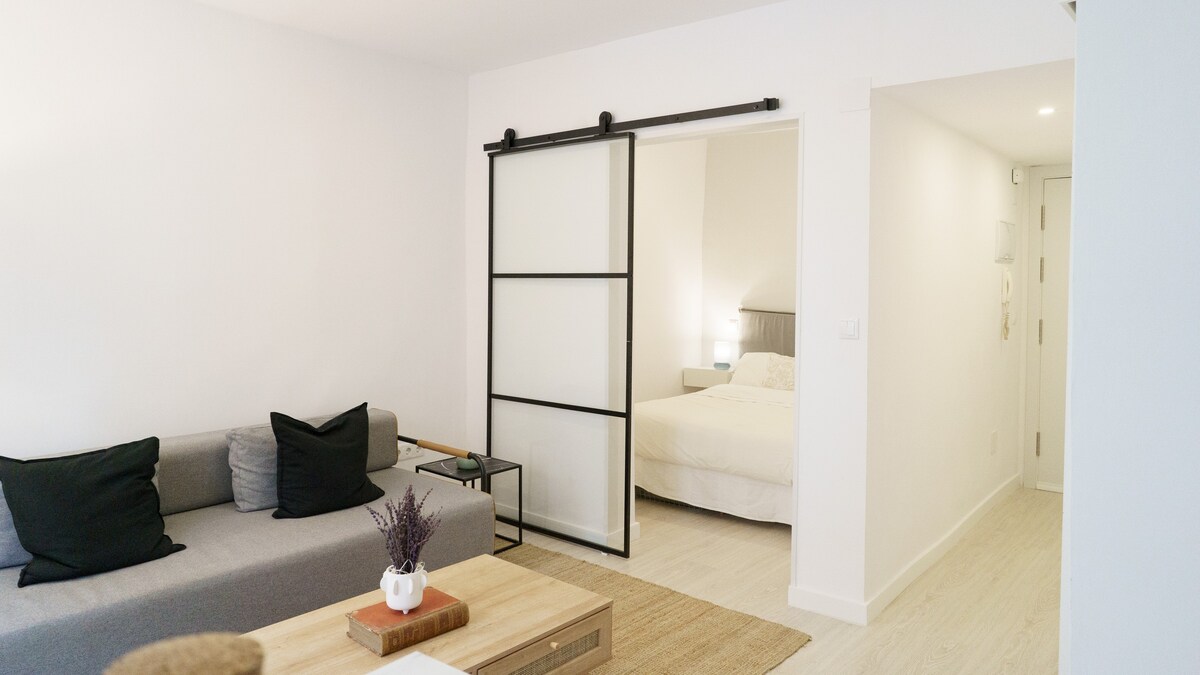 Brand new cozy flat in Madrid center with balcony