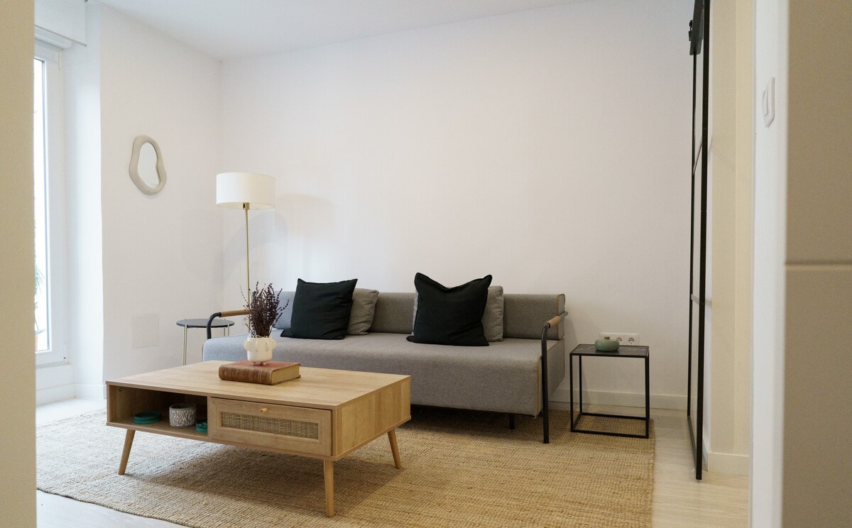 Brand new cozy flat in Madrid center with balcony