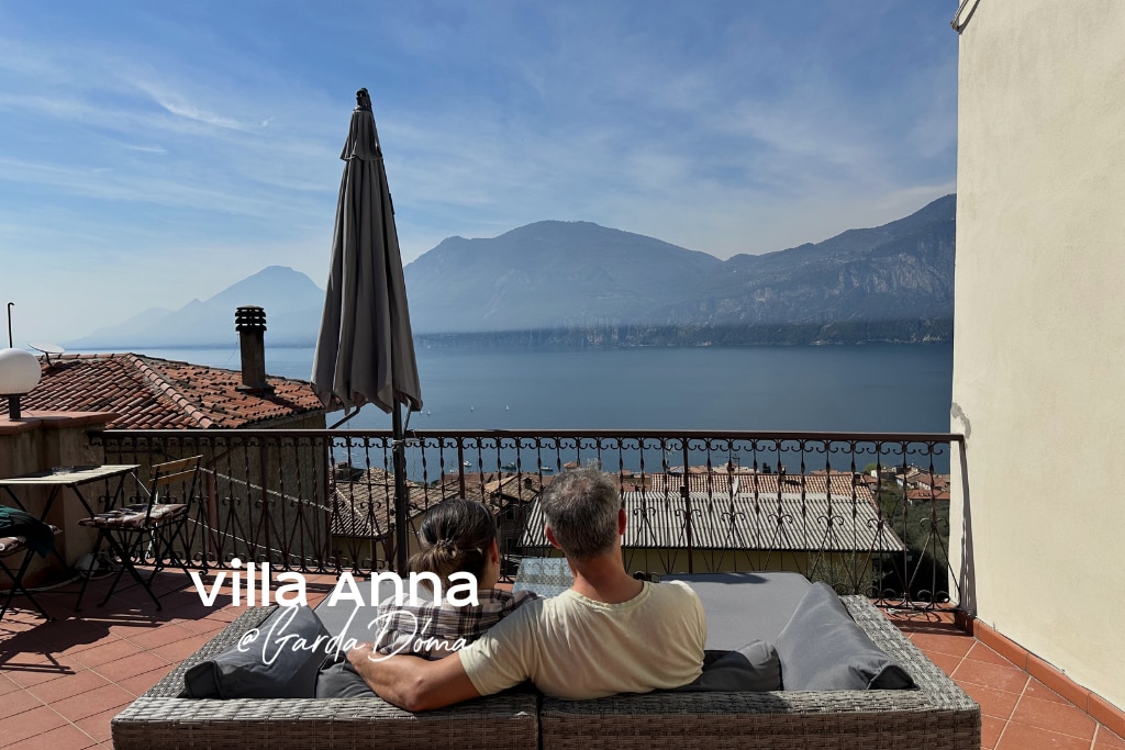 WOW-view lake villa Anna with patio @gardadoma