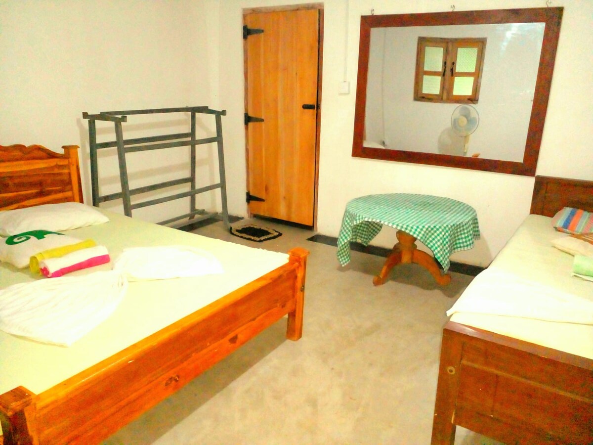 Habarana CityHostel Triple Room