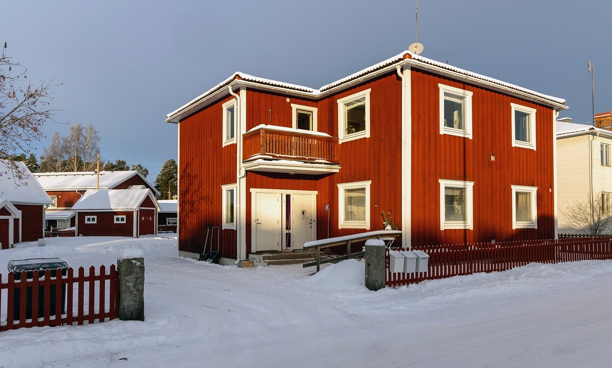 Lugnt läge i centrala Rättvik.