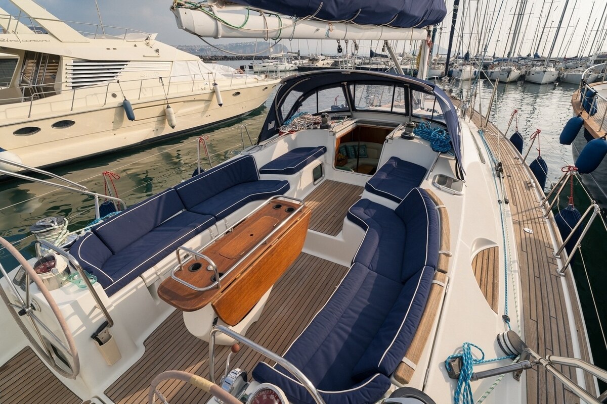 Vanilla Blues sailing yacht