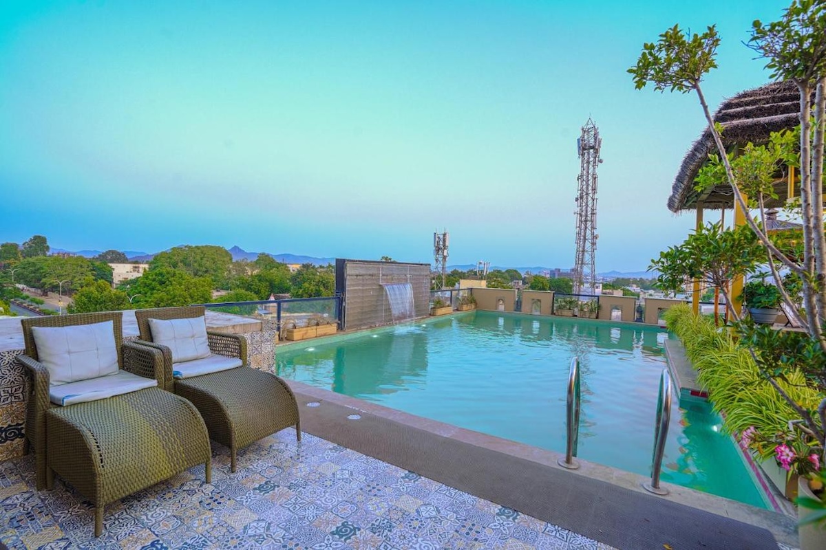 25BR Luxe Private Pool Stay in Udaiur