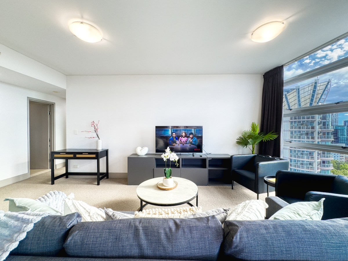 Stunning 4-Br Apt with Darling Harbour Views!