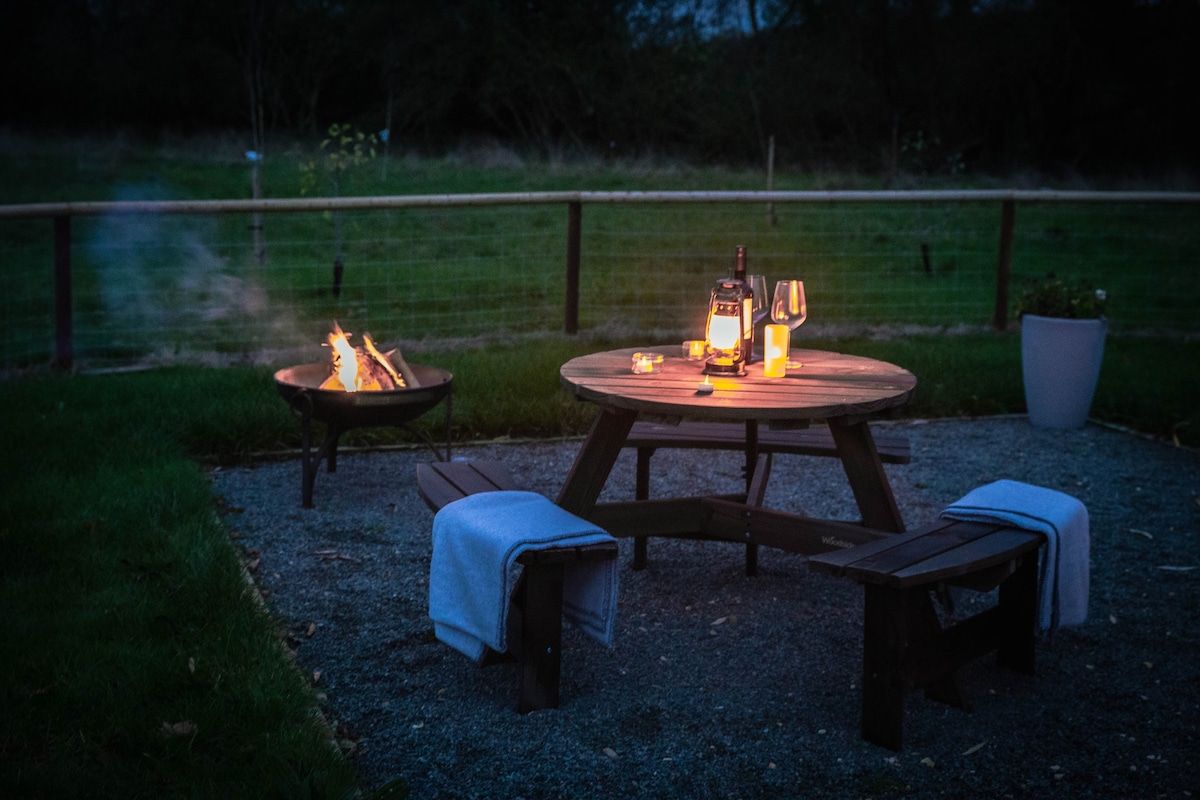 Adult only, dog friendly secluded glamping Rutland