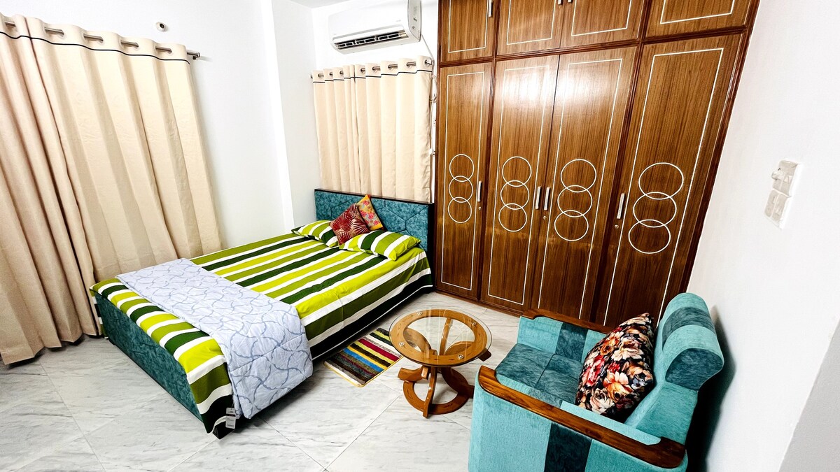 Entire Place 4BHK Luxury Apartment-Uttara