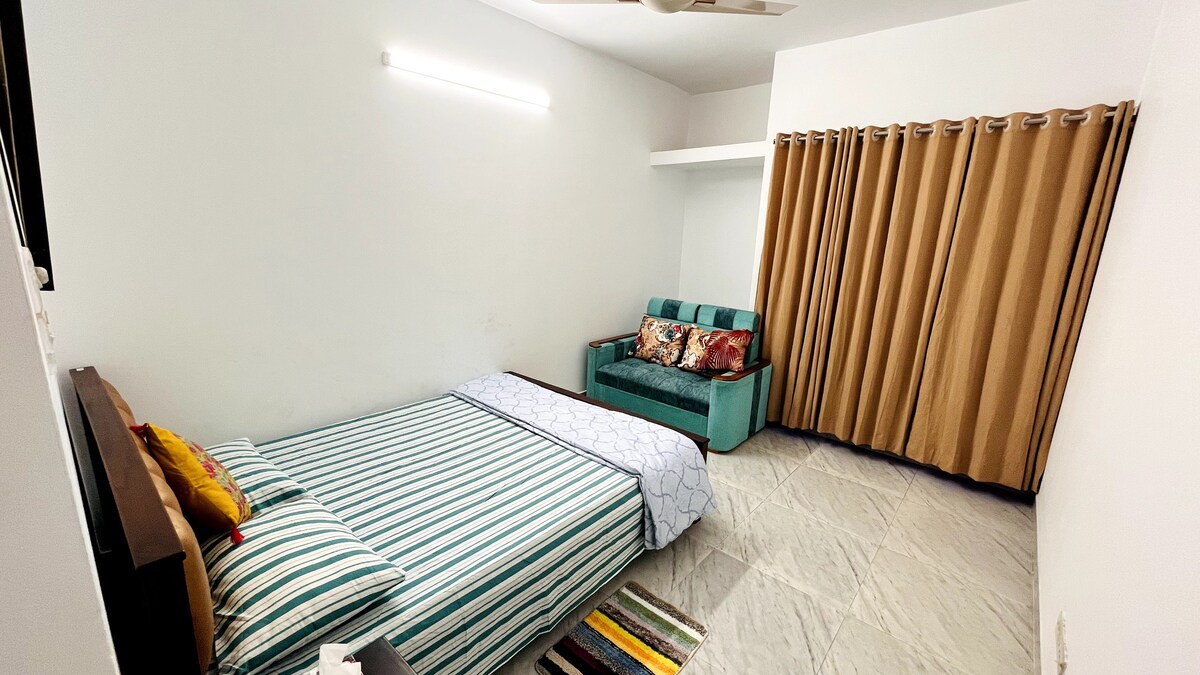 Entire Place 4BHK Luxury Apartment-Uttara
