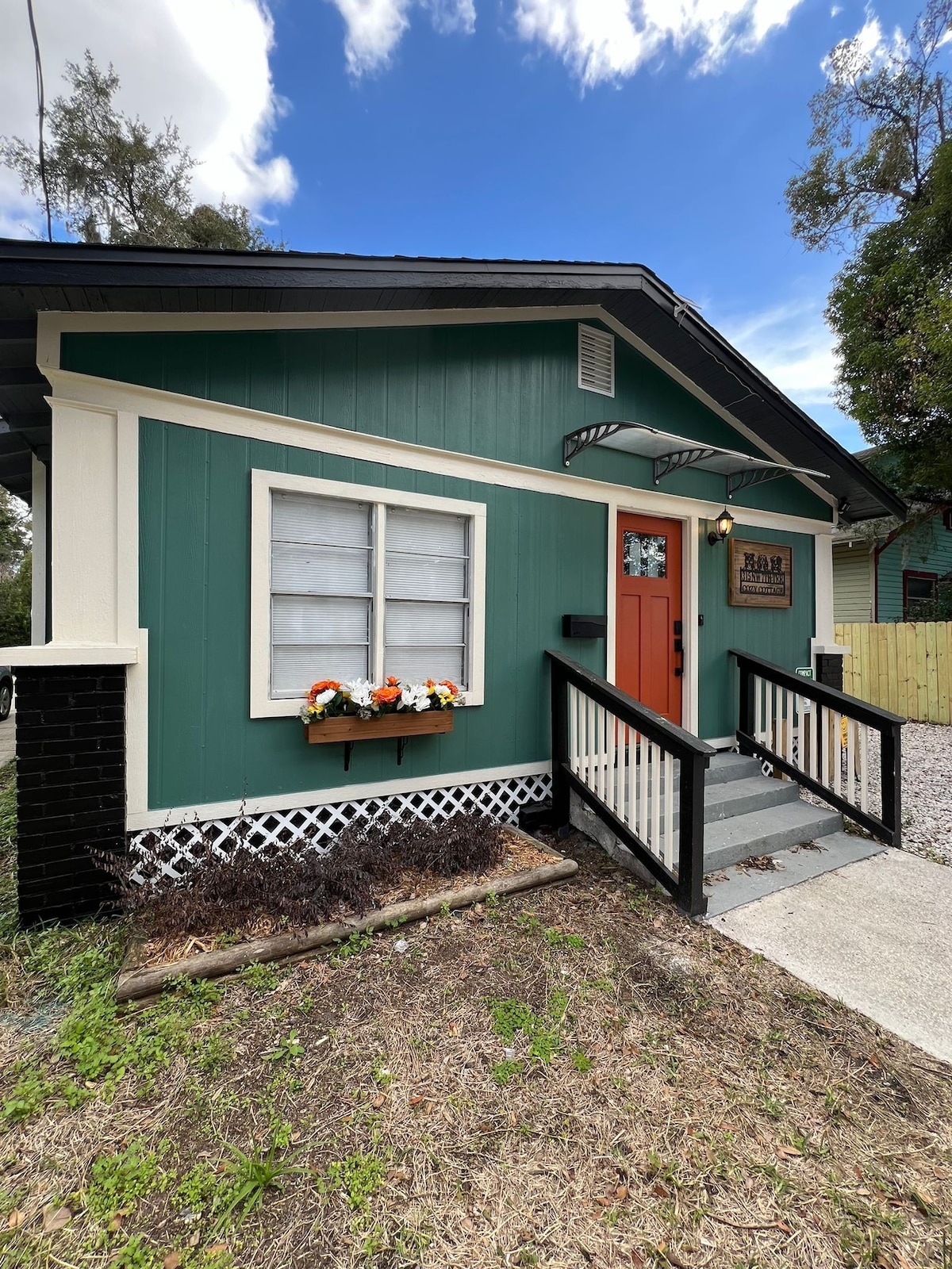 NEW! Great Location! Downtown & UF-Pet Friendly!