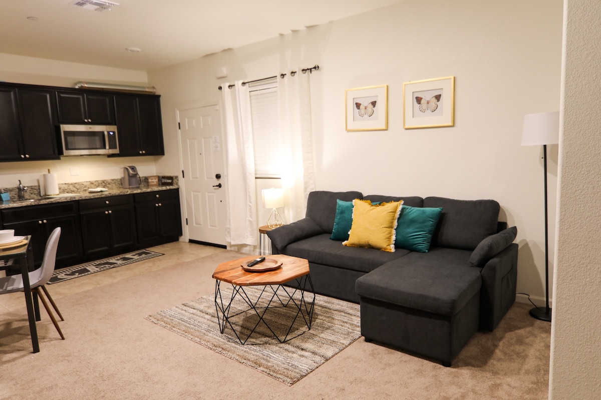 Cozy 1 Bedroom Suite - Great for On The Go Guest