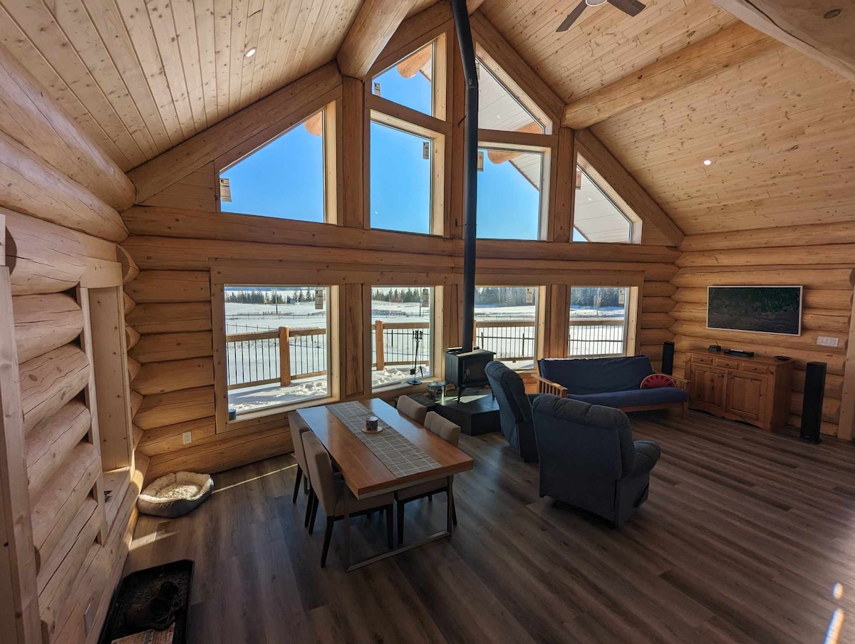 Brand New! Log Cabin  with Lake Views & Hot Tub!