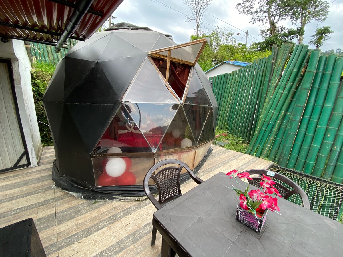 Espectacular Glamping tipo domo con tina