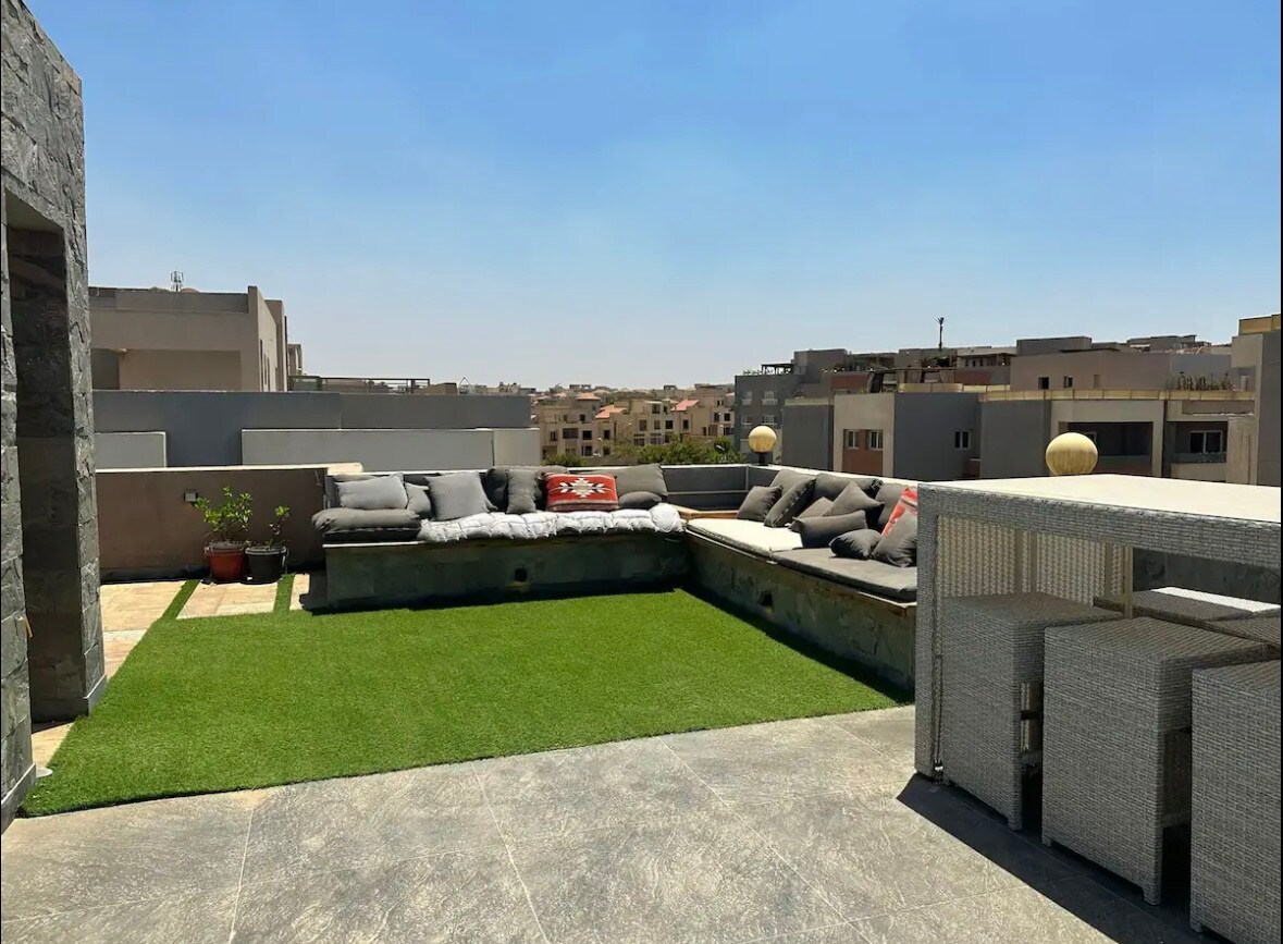 舒适的Zayed屋顶，带露台，带露台