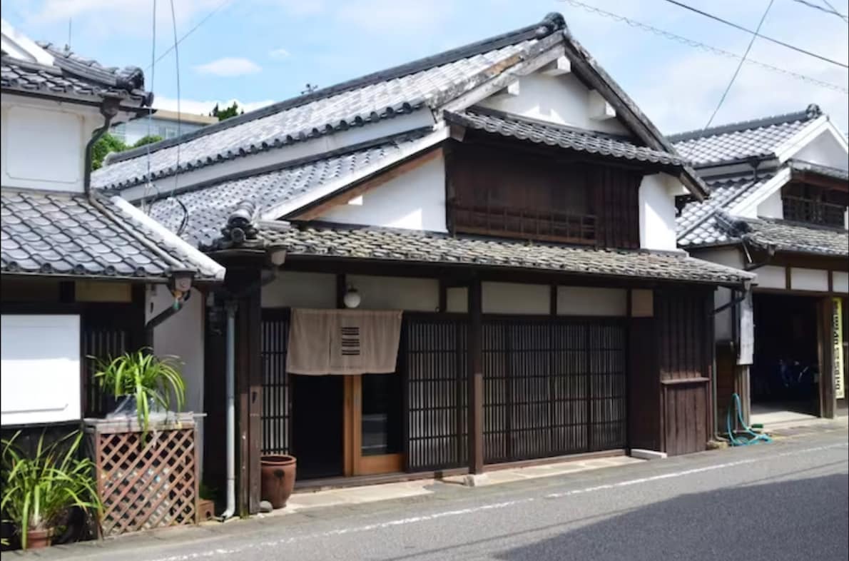 【日向美々津の宿】伝統建造物保存地区に佇む築150年の町屋ステイ