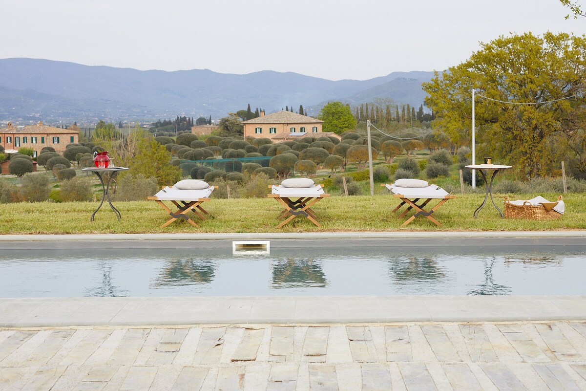 Villa Farneta - With pool and garden near Cortona